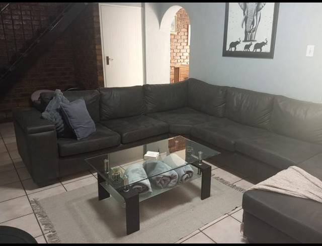 3 BEDROOM TOWNHOUSE FOR SALE IN PETERSFIELD